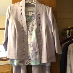 Women’s linen-look pantsuit w/2 matching tops